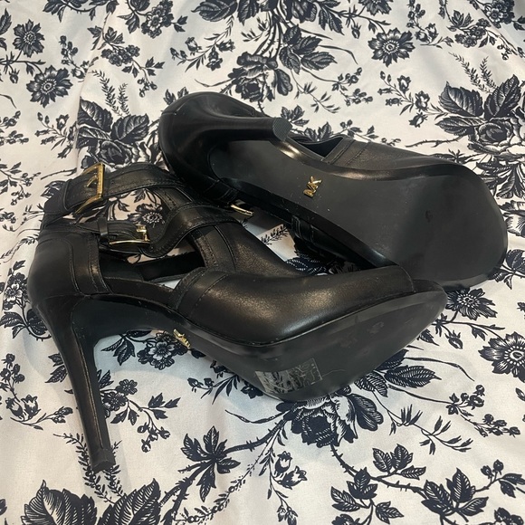 Michael Kors Black leather open-toe ankle boots with gold buckle detail - Picture 4 of 5